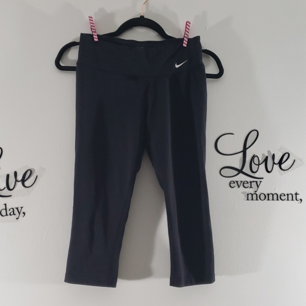Nike dri-fit workout capris  -  197